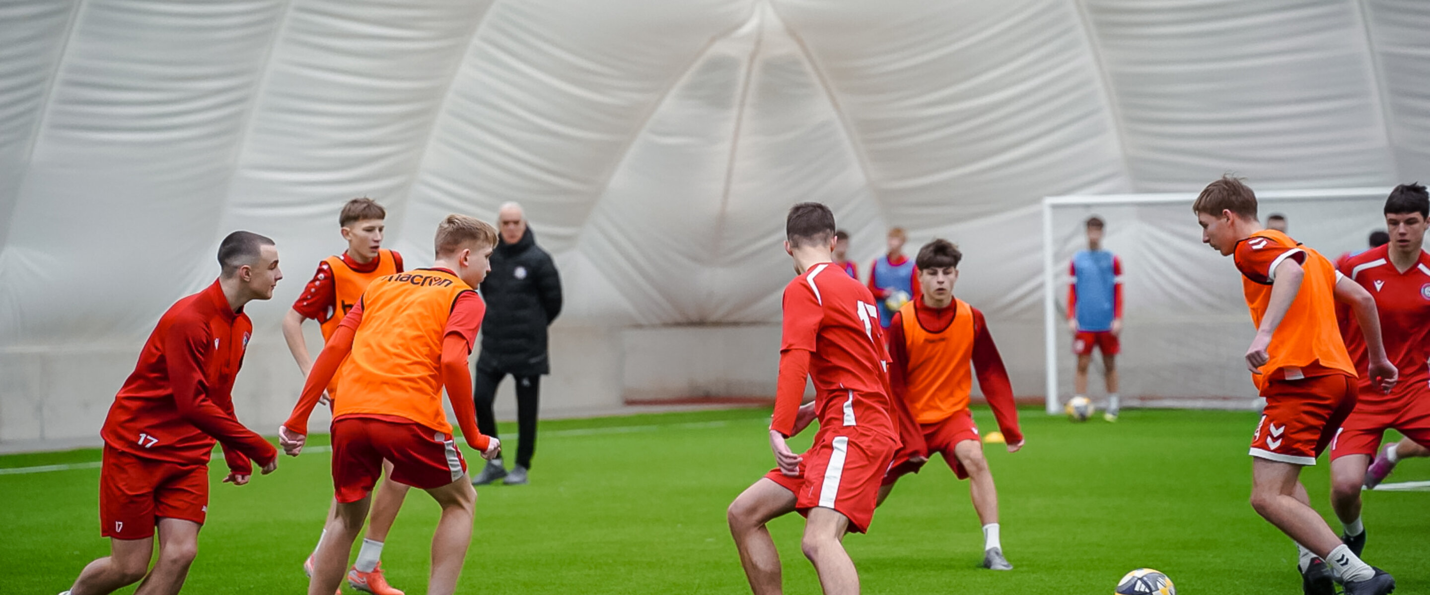 Pripučiamas futbolo maniežas