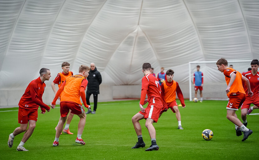 Pripučiamas futbolo maniežas